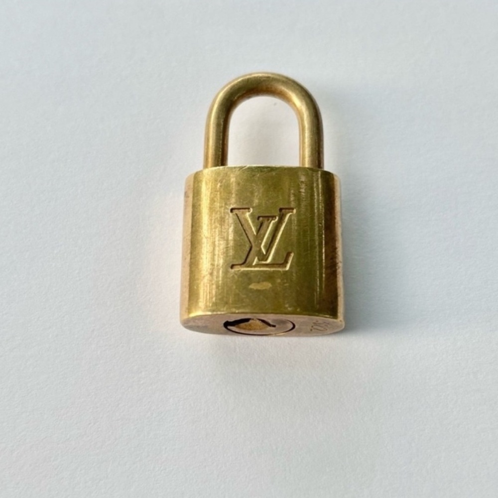 Louis Vuitton Padlock #322